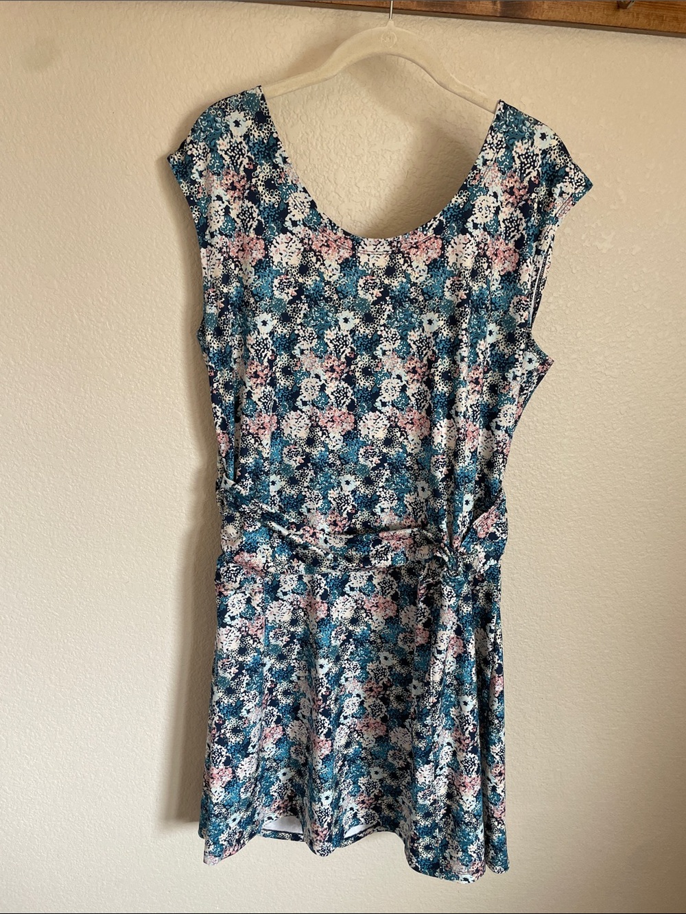 Patagonia Seabrook Twist Dress XL Teal and Pink Floral Print Athleisure Granola